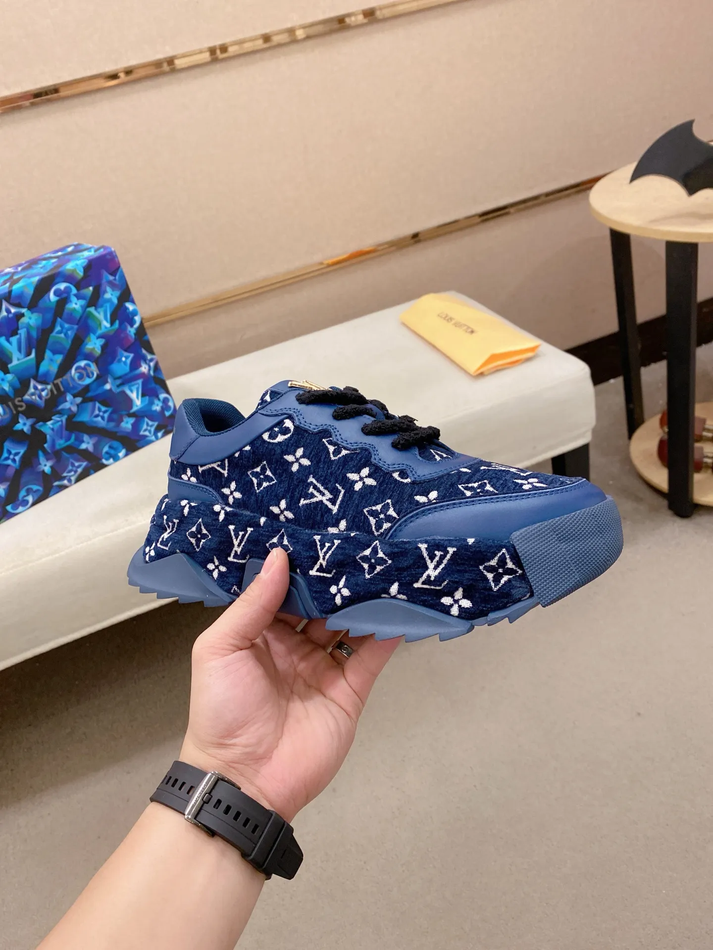 Factory price 600💰 Louis Vuitton (Louis Vuitton/lv) official website 1:1 copy 👊🏻Upper 🇮🇹Imported cowhide🇩🇪Lining imported breathable mesh lining. The original outsole is molded to reflect the identity of every man, and the upper foot is elegant and stable🚶🏻🚶🏻The high-end custom counter original replica📯The shoe last remains unchanged regardless of wind and rain, and can withstand the verification of time🔍️,🔵 Size: 39-45. Can be customized 38-46 non-refundable and non-exchangeable!